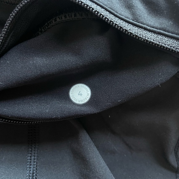 Lululemon black speed up shorts 2.5” - Picture 3 of 3